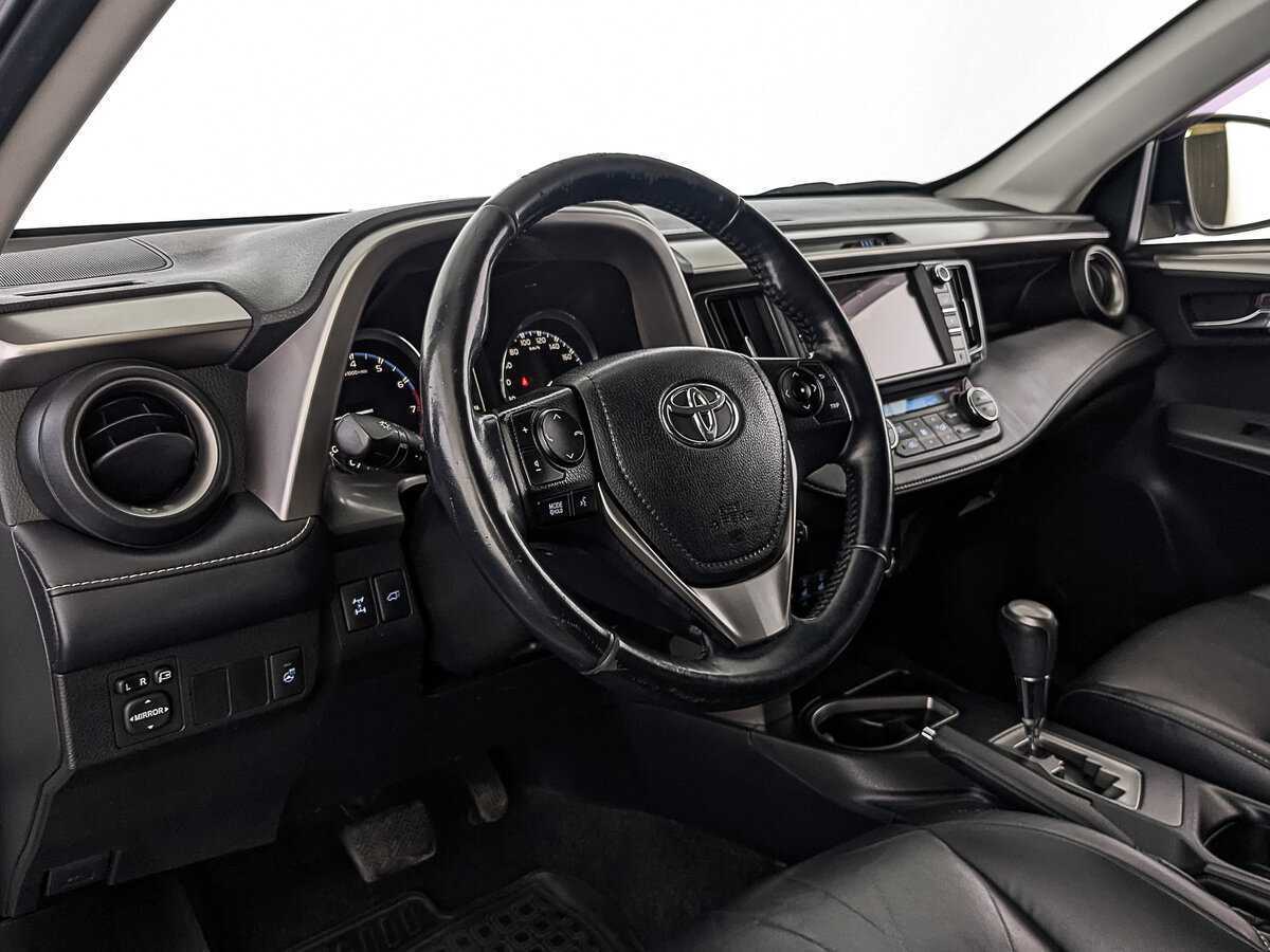 Toyota RAV4 с пробегом — 2018 год. Фото: #12