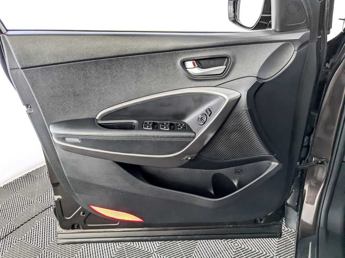 Hyundai Santa Fe с пробегом — 2016 год. Фото: #18