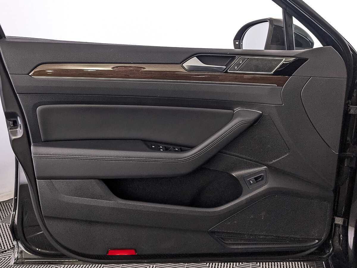 Volkswagen Passat с пробегом — 2019 год. Фото: #18