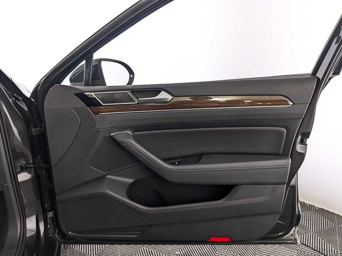 Volkswagen Passat с пробегом — 2019 год. Фото: #24