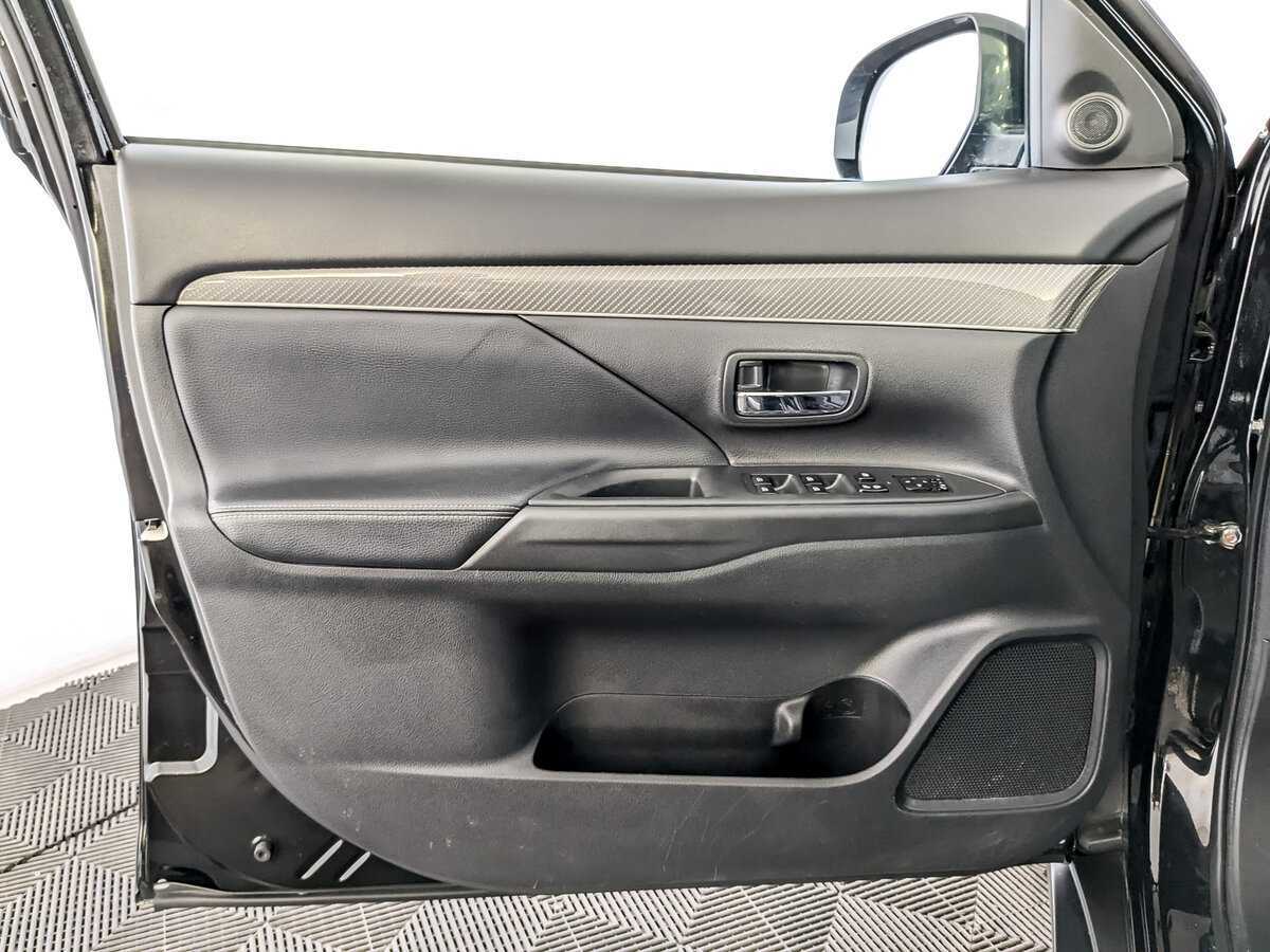 Mitsubishi Outlander с пробегом — 2021 год. Фото: #18