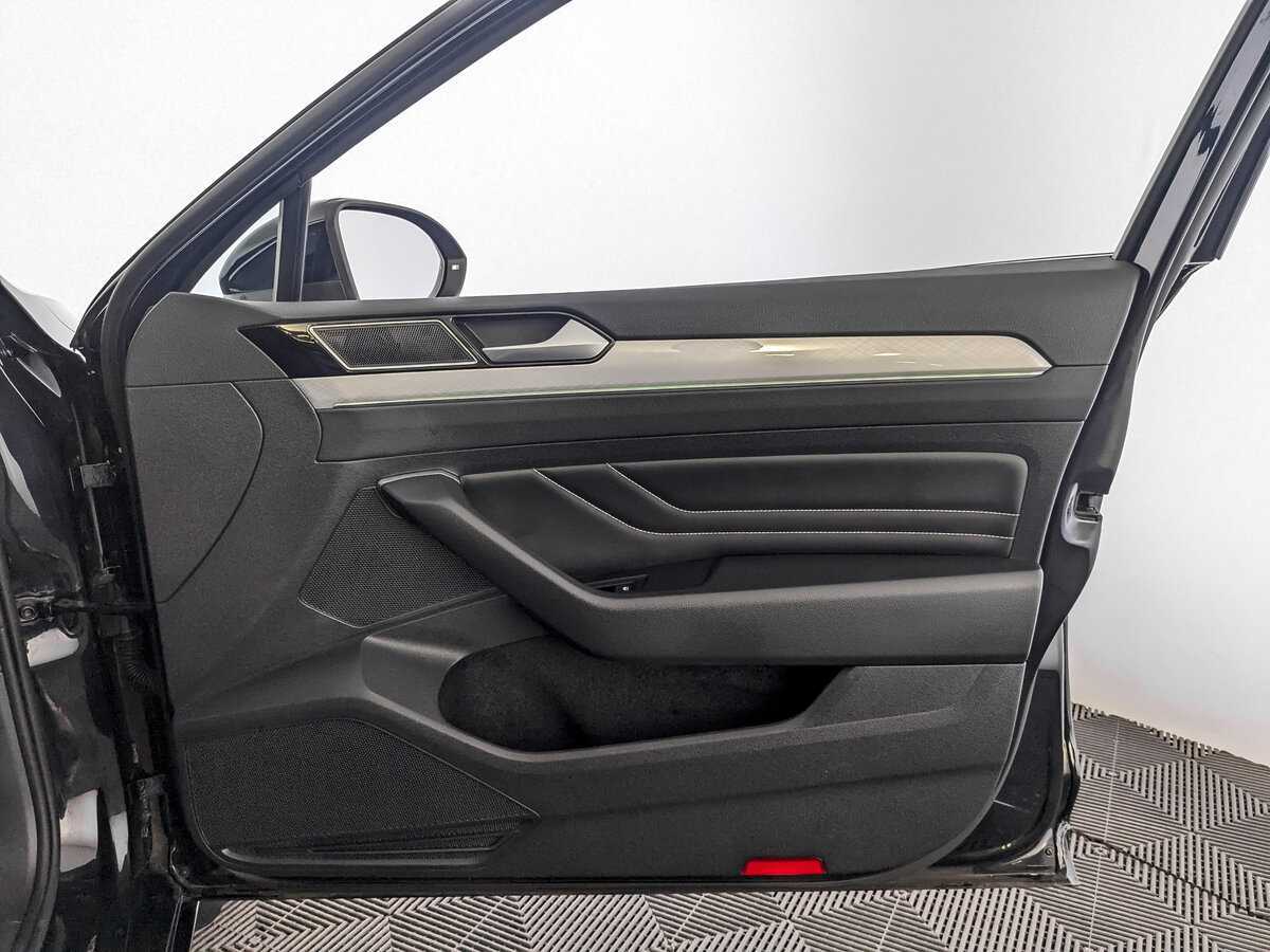 Volkswagen Passat с пробегом — 2021 год. Фото: #24
