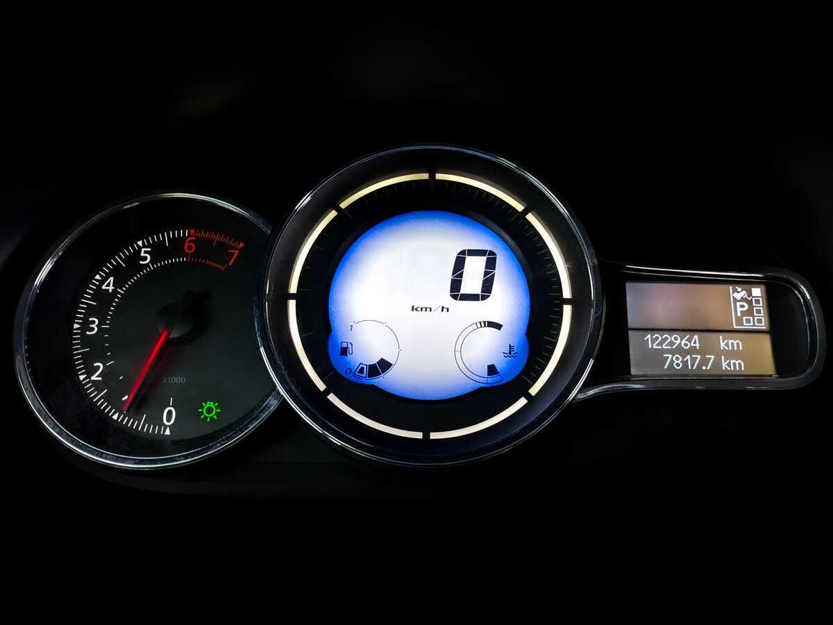 Renault Fluence с пробегом — 2013 год. Фото: #12