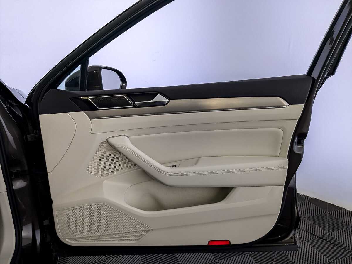 Volkswagen Passat с пробегом — 2017 год. Фото: #22