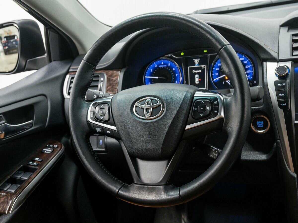 Toyota Camry с пробегом — 2017 год. Фото: #6