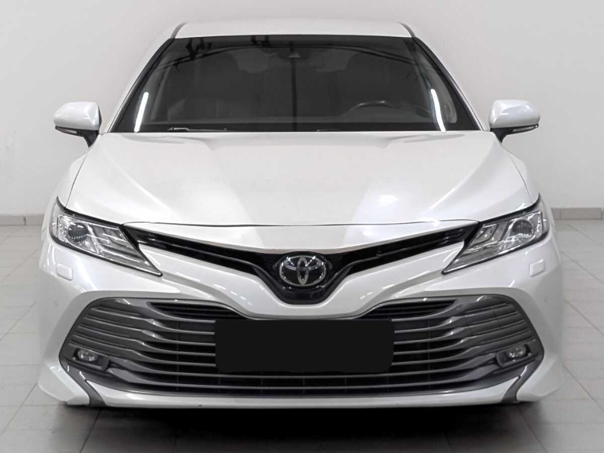 Toyota Camry с пробегом — 2019 год. Фото: #1