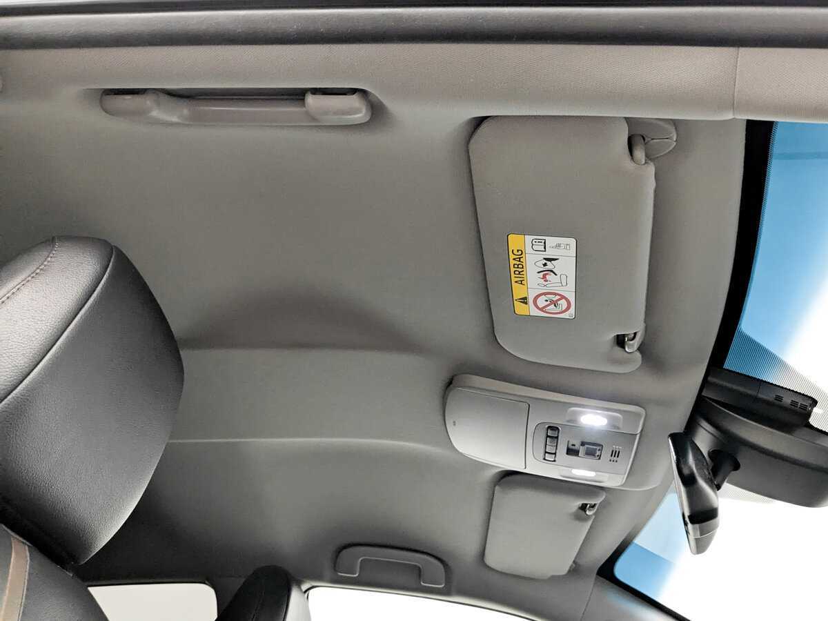 Toyota Camry с пробегом — 2019 год. Фото: #20