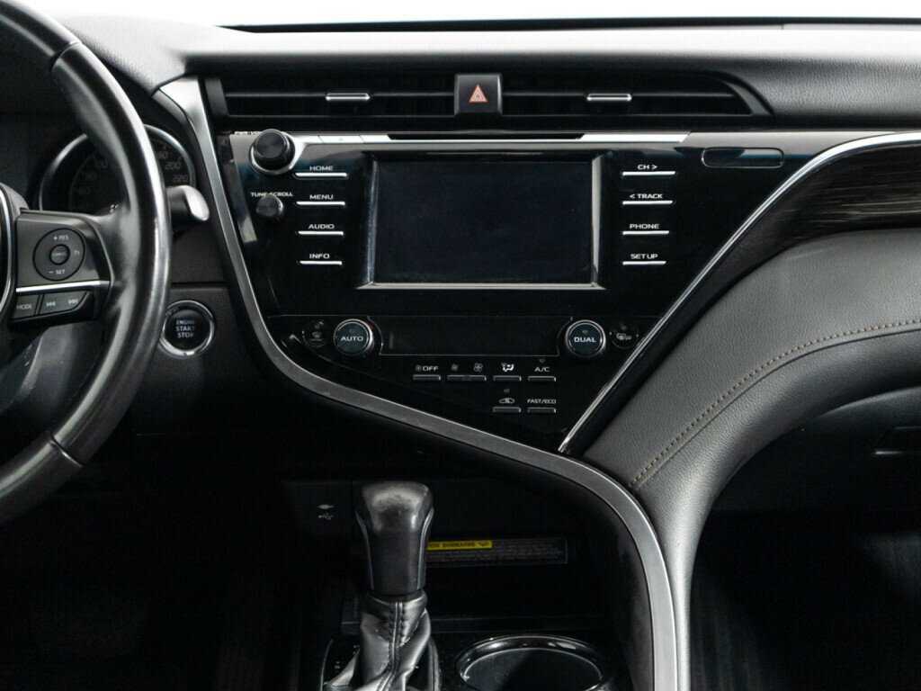 Toyota Camry с пробегом — 2018 год. Фото: #13