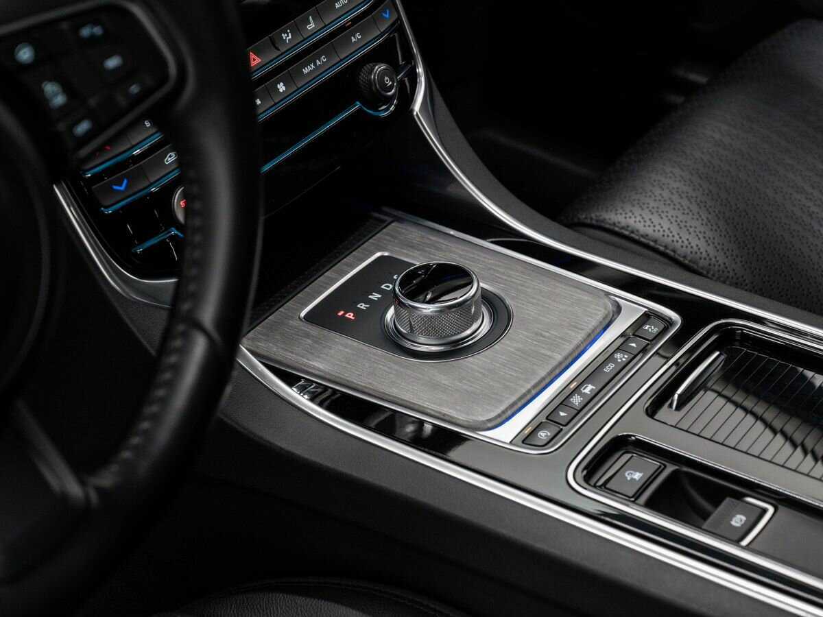 Jaguar XF с пробегом — 2016 год. Фото: #18
