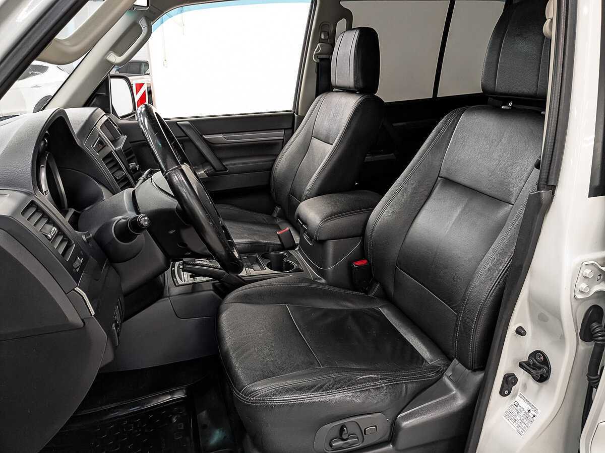 Mitsubishi Pajero с пробегом — 2015 год. Фото: #19