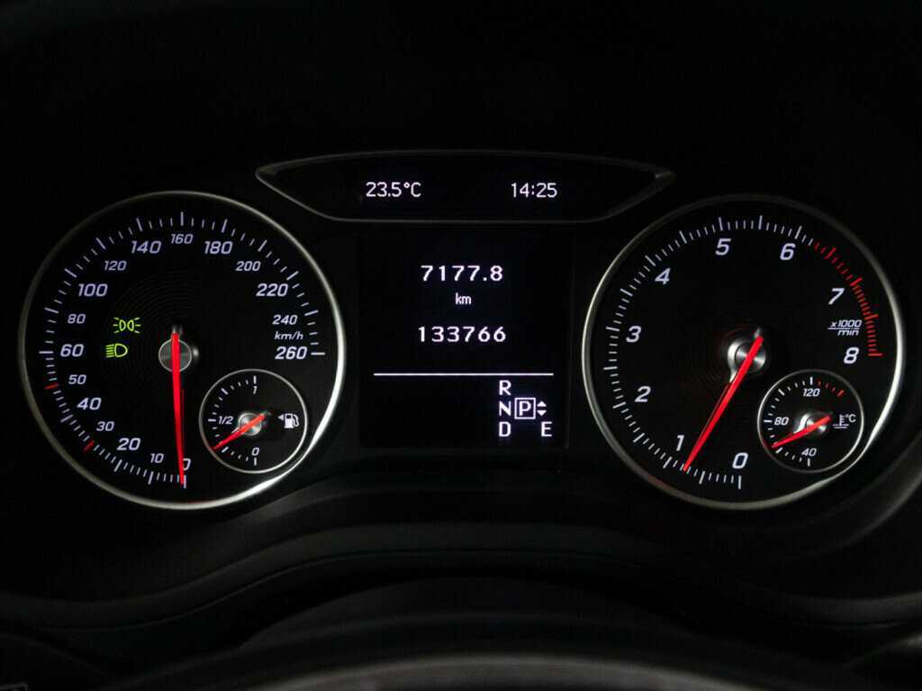 Mercedes-Benz B-Класс с пробегом — 2015 год. Фото: #11