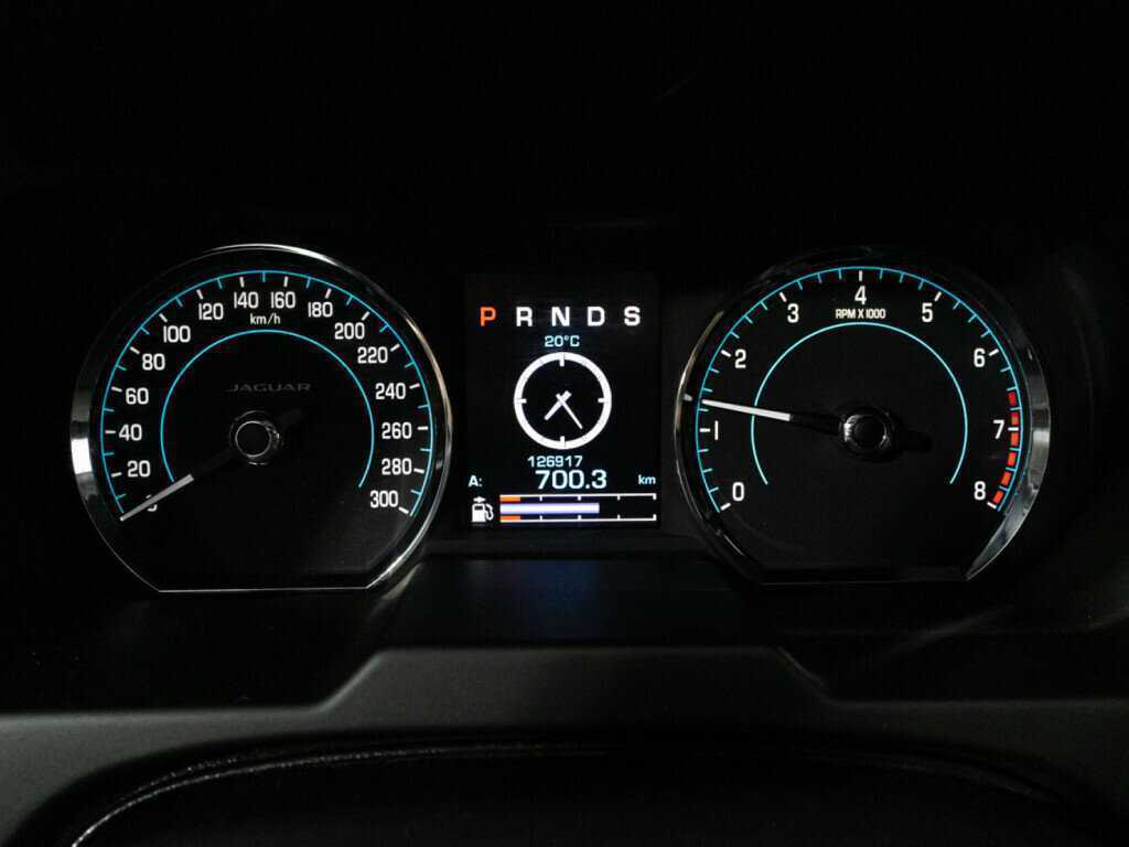 Jaguar XF с пробегом — 2014 год. Фото: #11