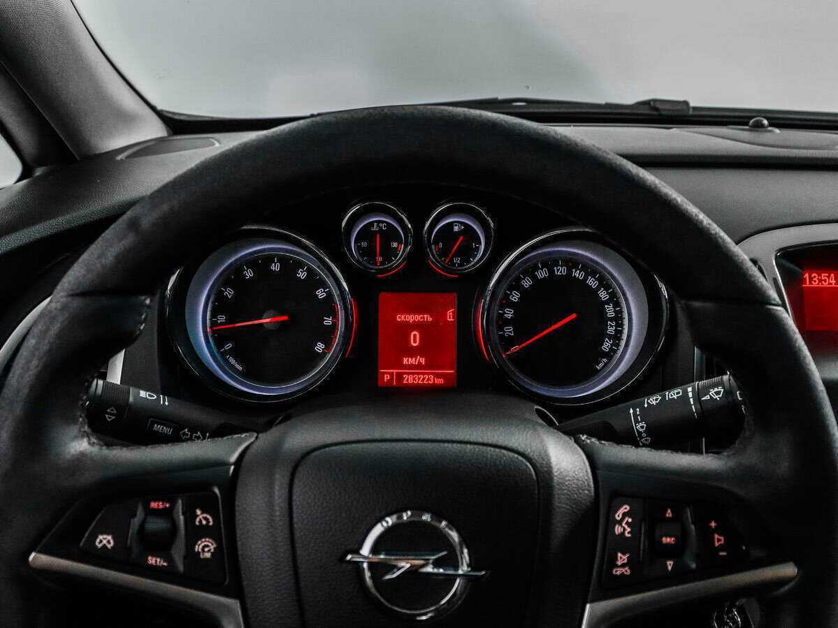 Opel Astra с пробегом — 2013 год. Фото: #14