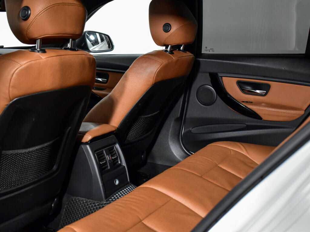 BMW 3 серии с пробегом — 2017 год. Фото: #14