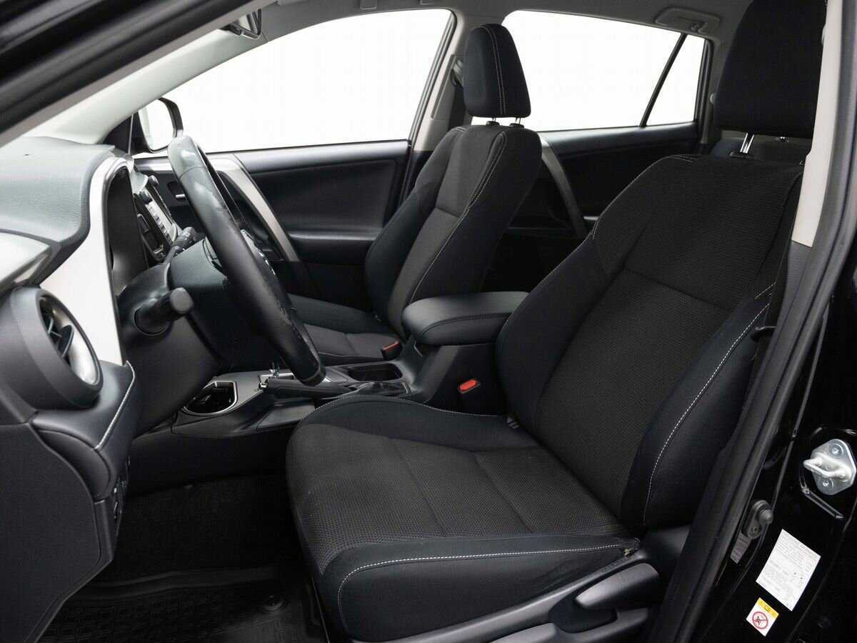 Toyota RAV4 с пробегом — 2017 год. Фото: #8