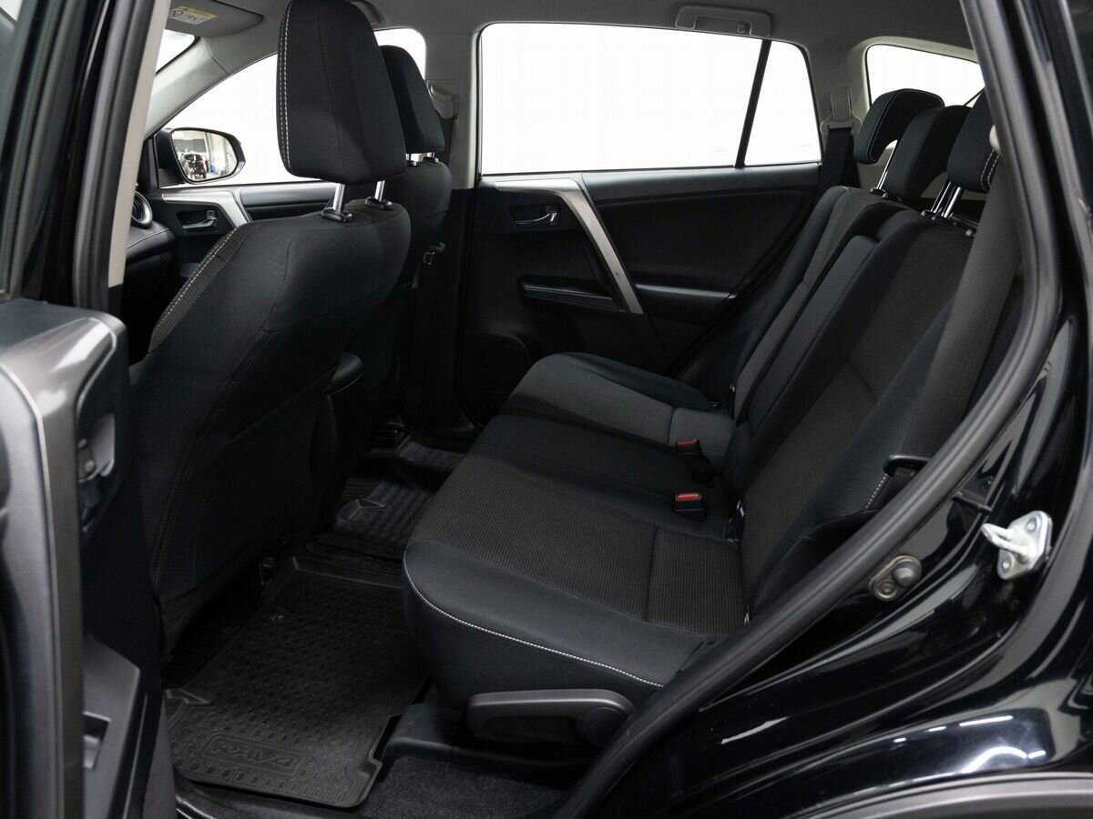 Toyota RAV4 с пробегом — 2017 год. Фото: #9