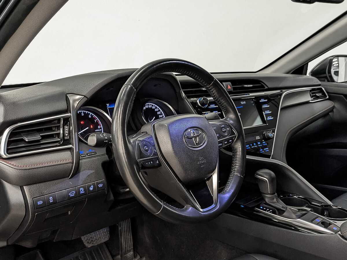 Toyota Camry с пробегом — 2020 год. Фото: #14