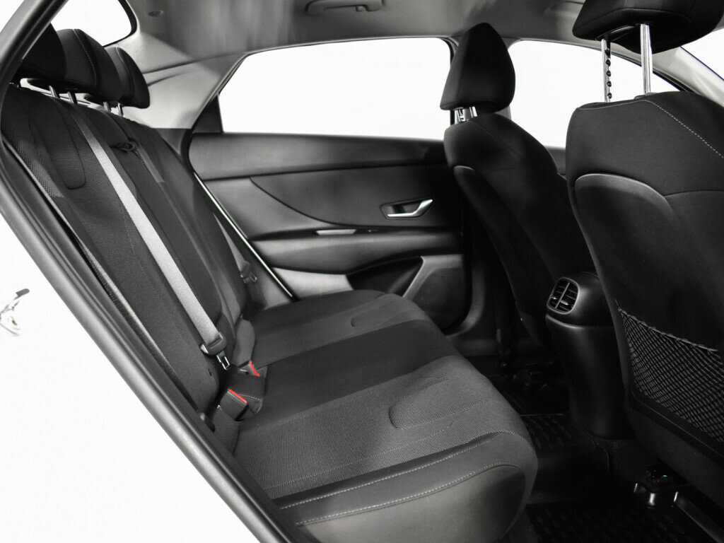 Hyundai Elantra с пробегом — 2021 год. Фото: #9