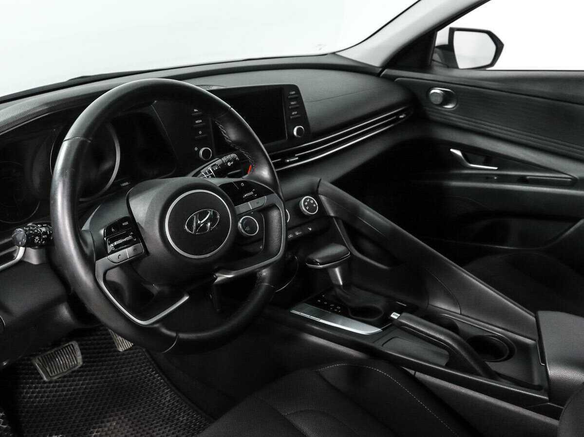 Hyundai Elantra с пробегом — 2021 год. Фото: #8