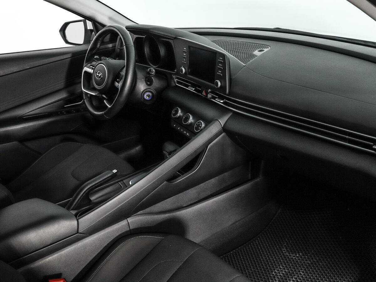 Hyundai Elantra с пробегом — 2021 год. Фото: #10