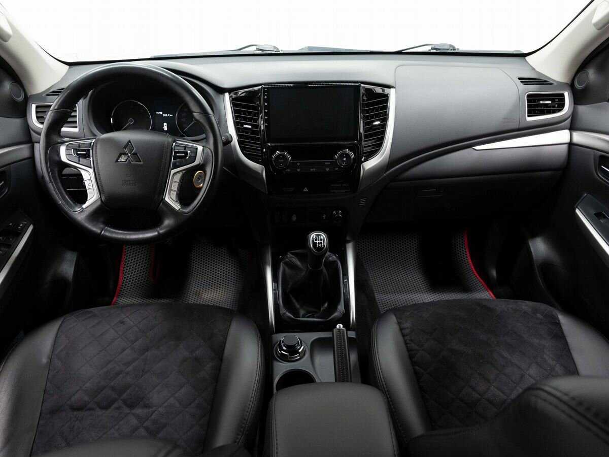 Mitsubishi Pajero Sport с пробегом — 2017 год. Фото: #13