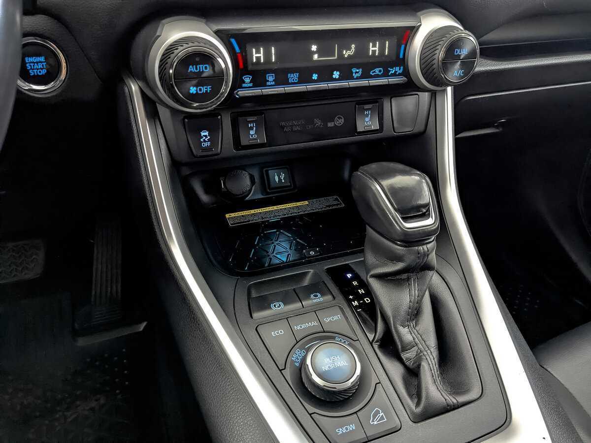 Toyota RAV4 с пробегом — 2019 год. Фото: #20