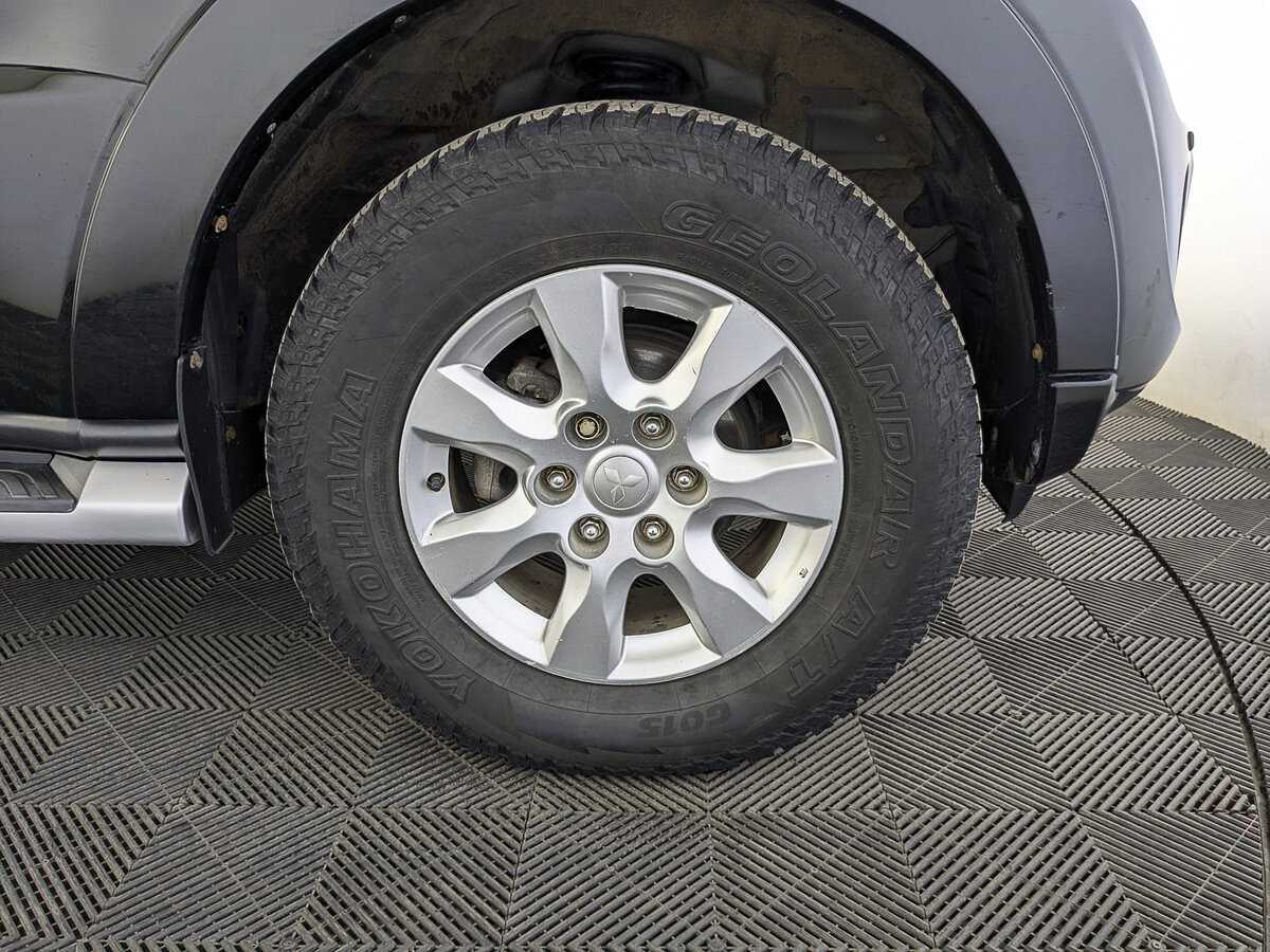 Mitsubishi Pajero с пробегом — 2013 год. Фото: #11