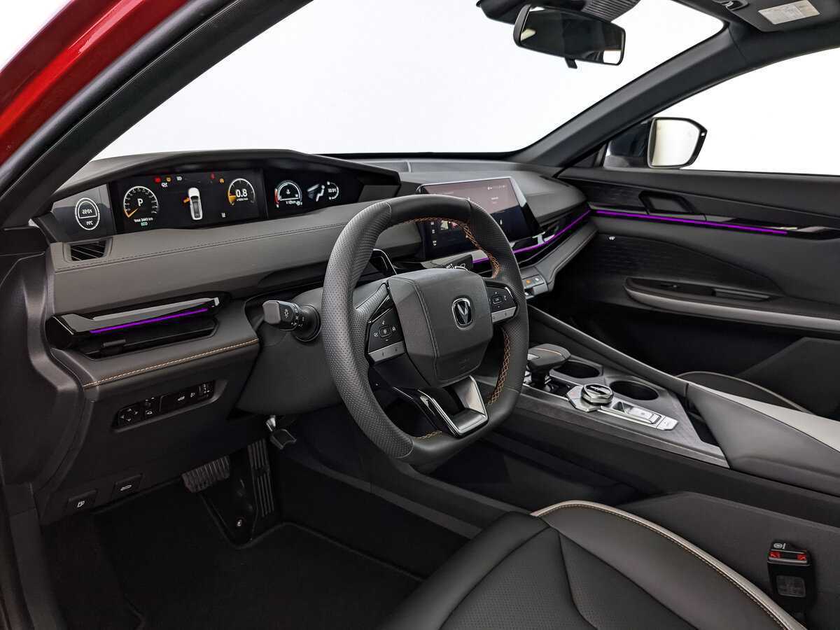 Changan UNI-V с пробегом — 2024 год. Фото: #14