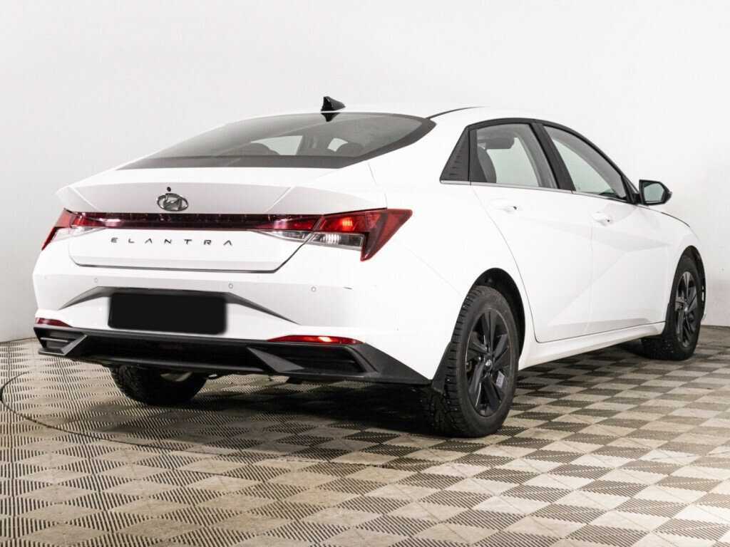 Hyundai Elantra с пробегом — 2021 год. Фото: #4