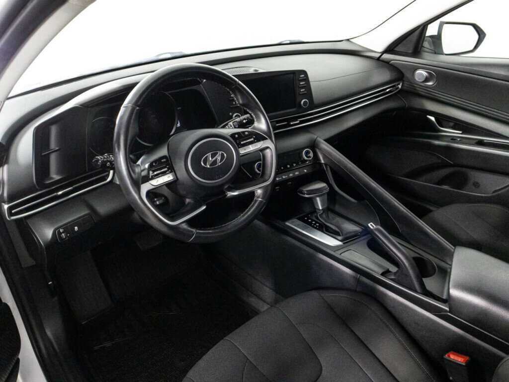 Hyundai Elantra с пробегом — 2021 год. Фото: #10