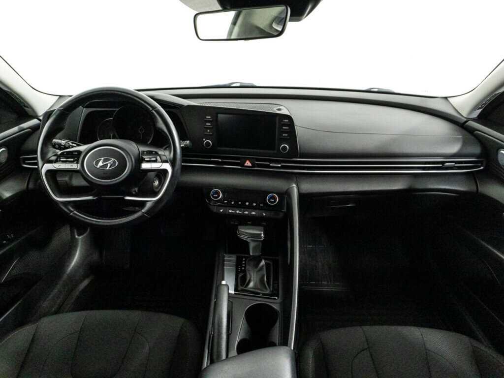 Hyundai Elantra с пробегом — 2021 год. Фото: #12