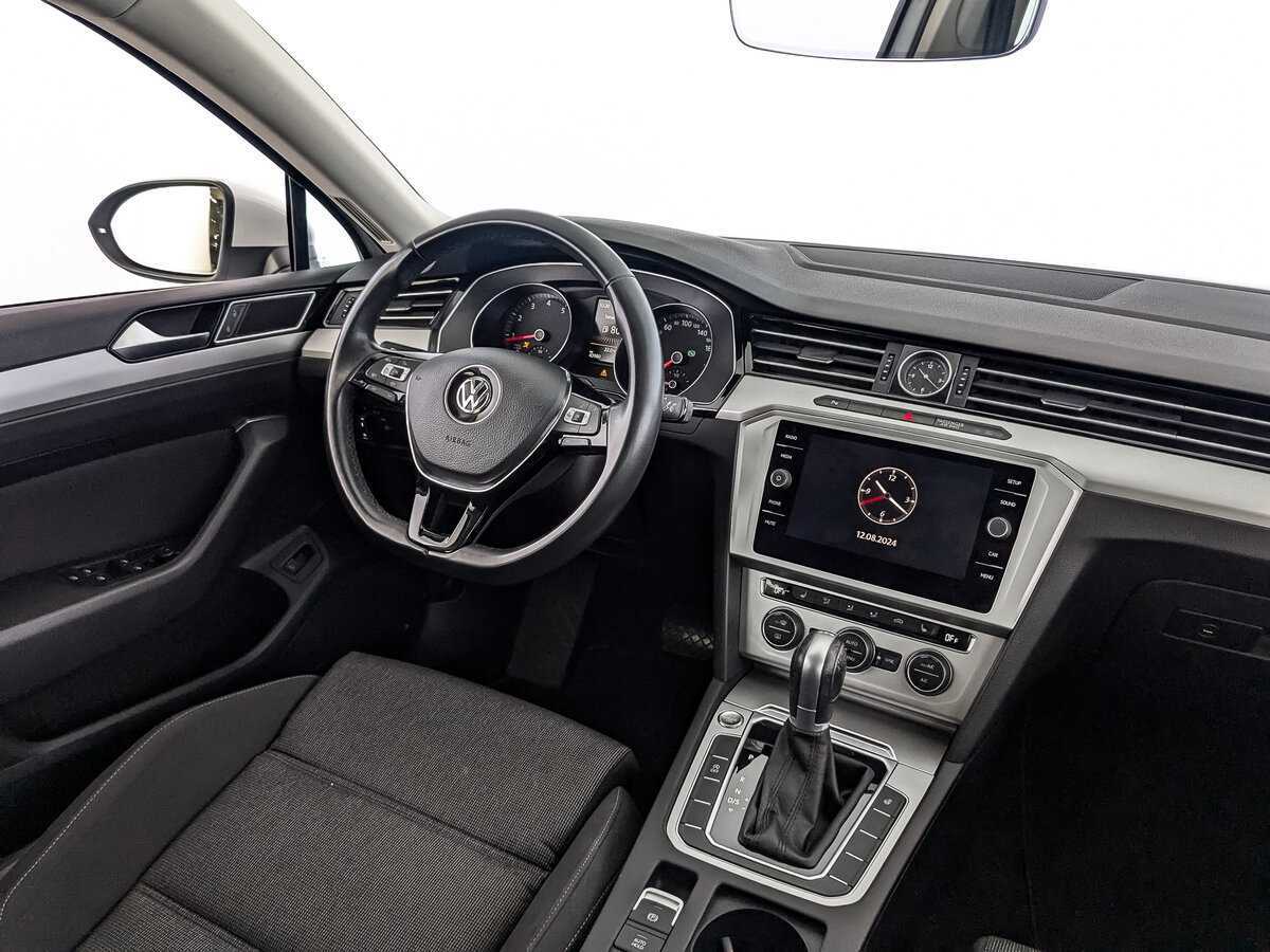 Volkswagen Passat с пробегом — 2019 год. Фото: #23