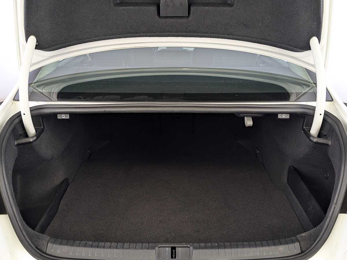 Volkswagen Passat с пробегом — 2019 год. Фото: #9