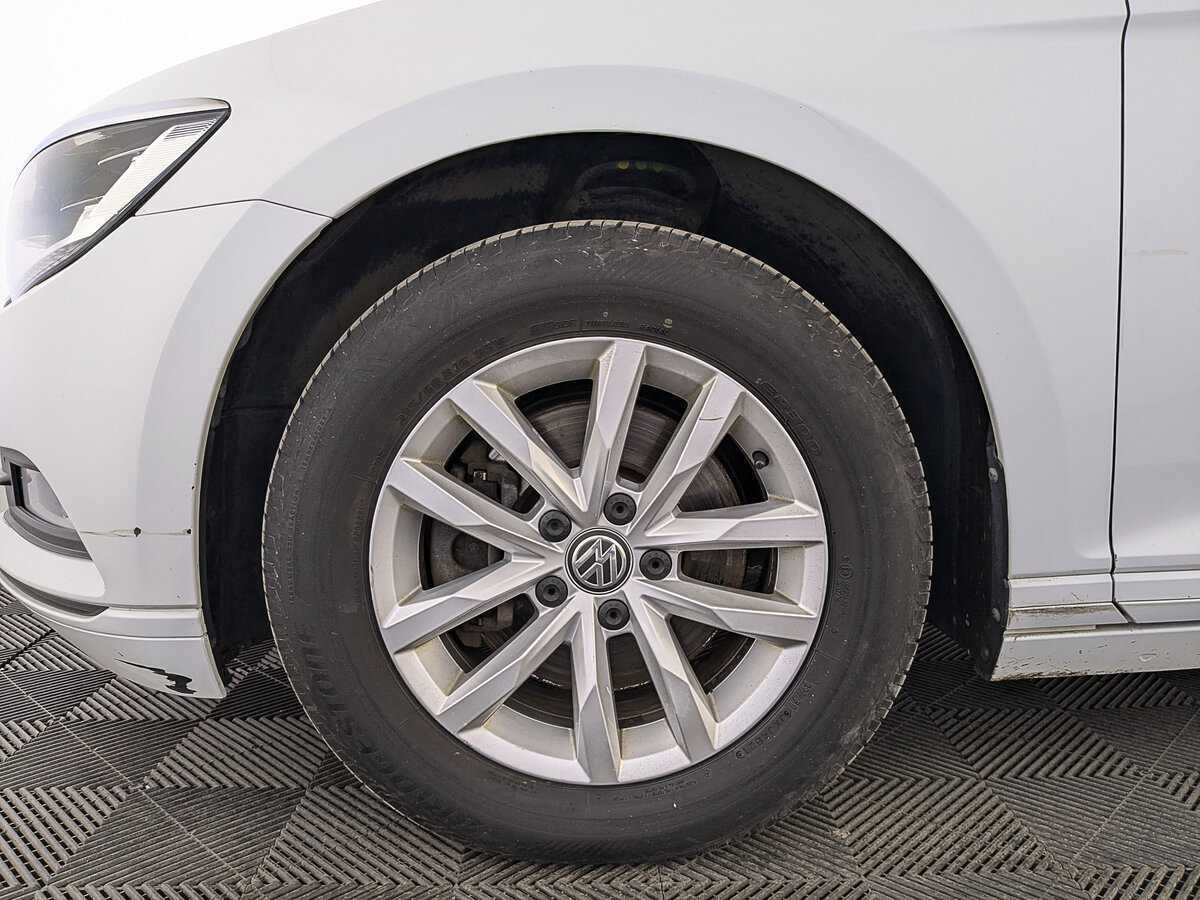 Volkswagen Passat с пробегом — 2019 год. Фото: #11