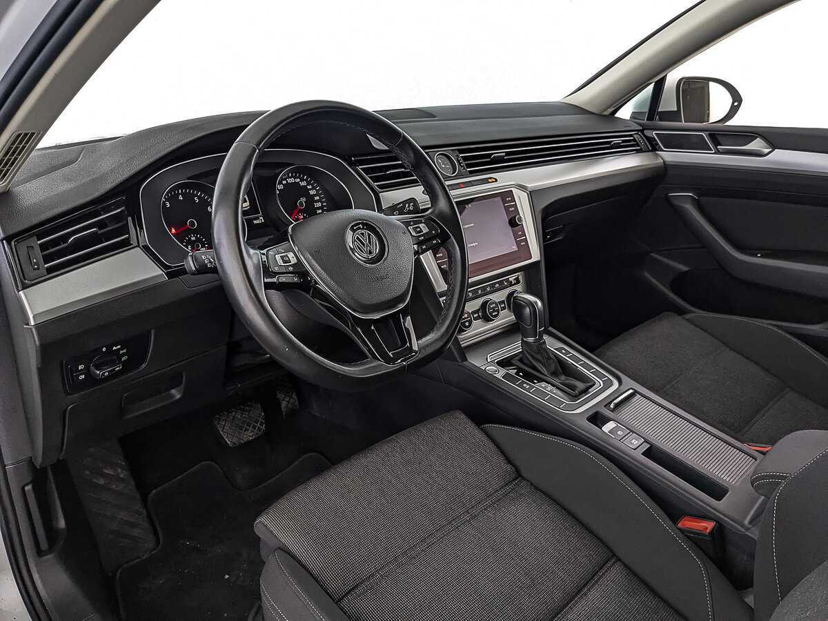 Volkswagen Passat с пробегом — 2019 год. Фото: #14