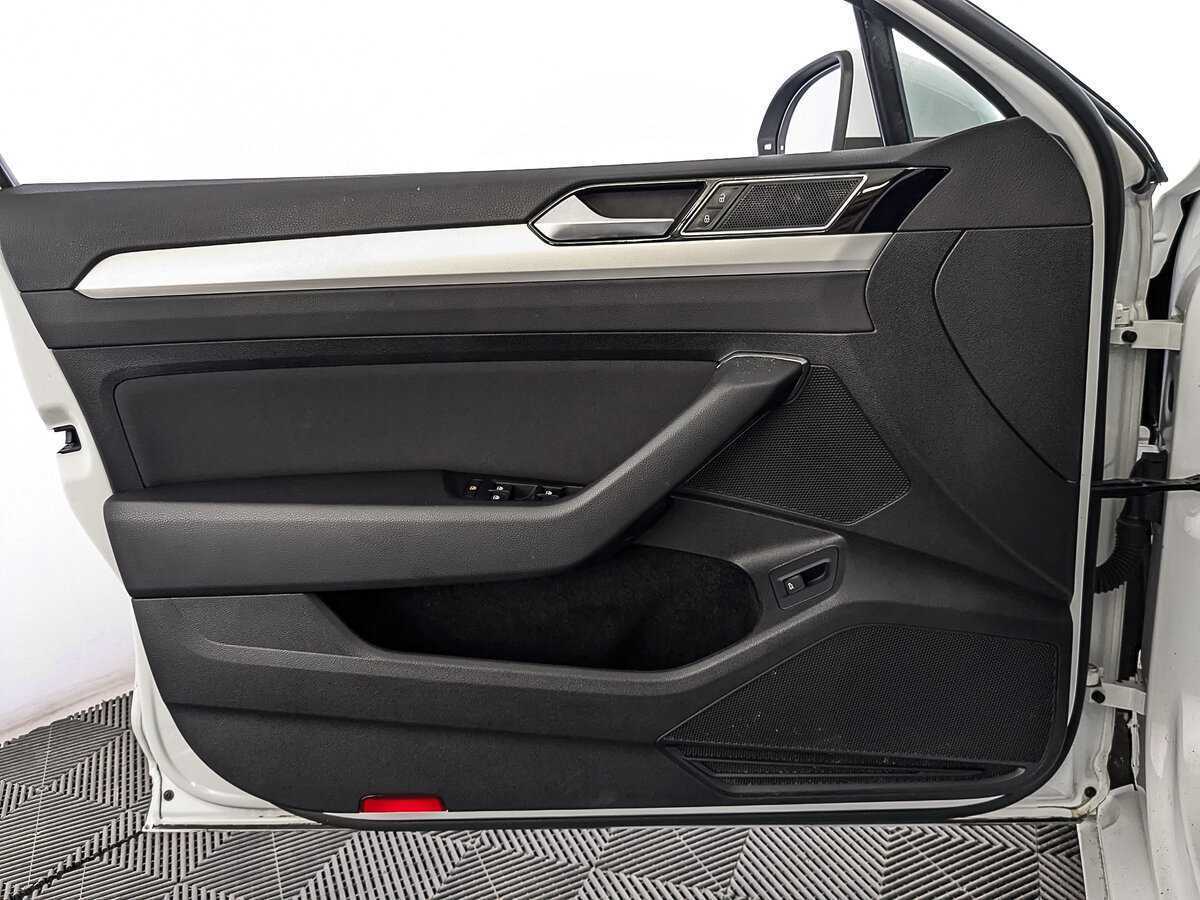 Volkswagen Passat с пробегом — 2019 год. Фото: #18