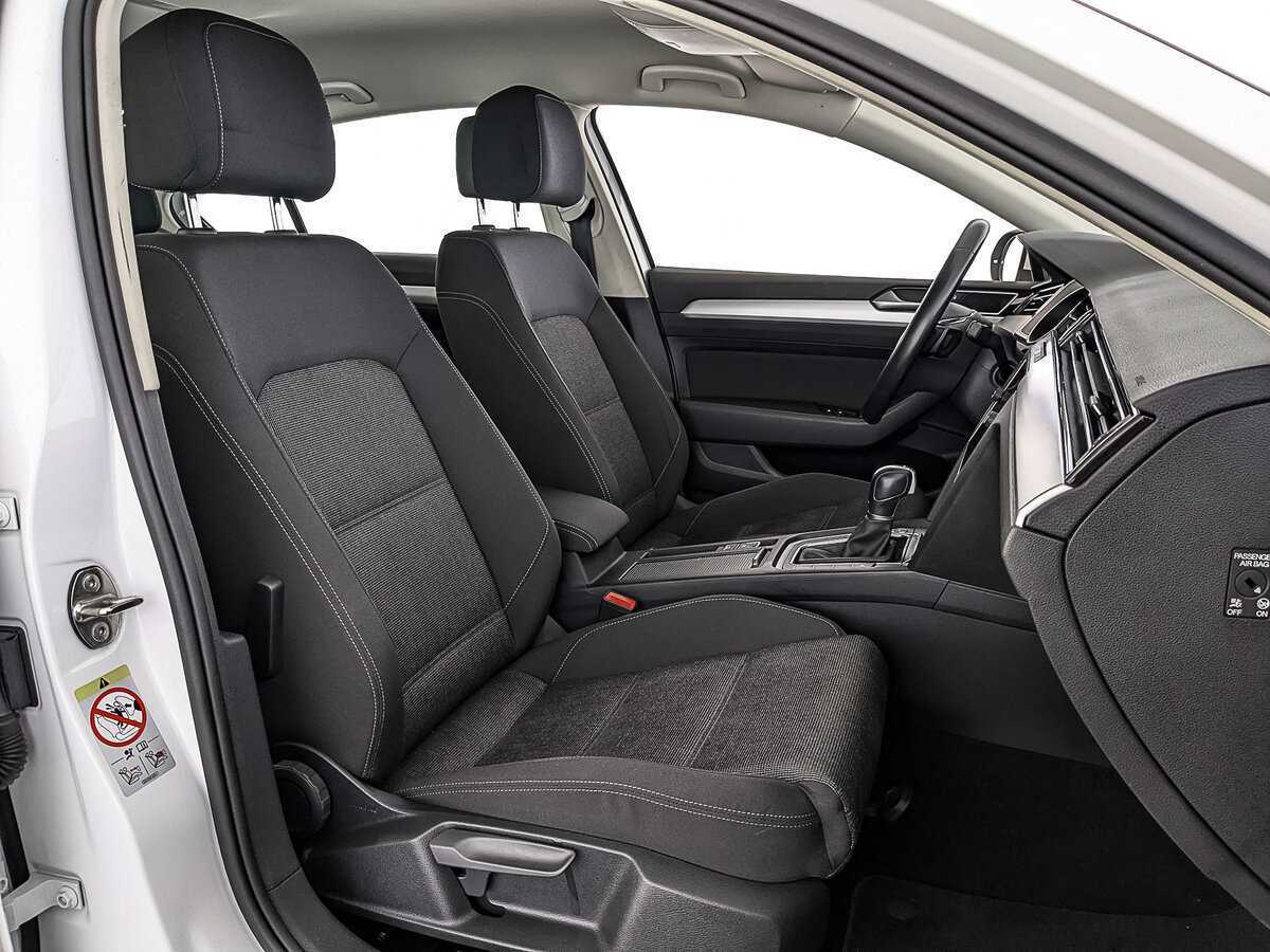 Volkswagen Passat с пробегом — 2019 год. Фото: #23