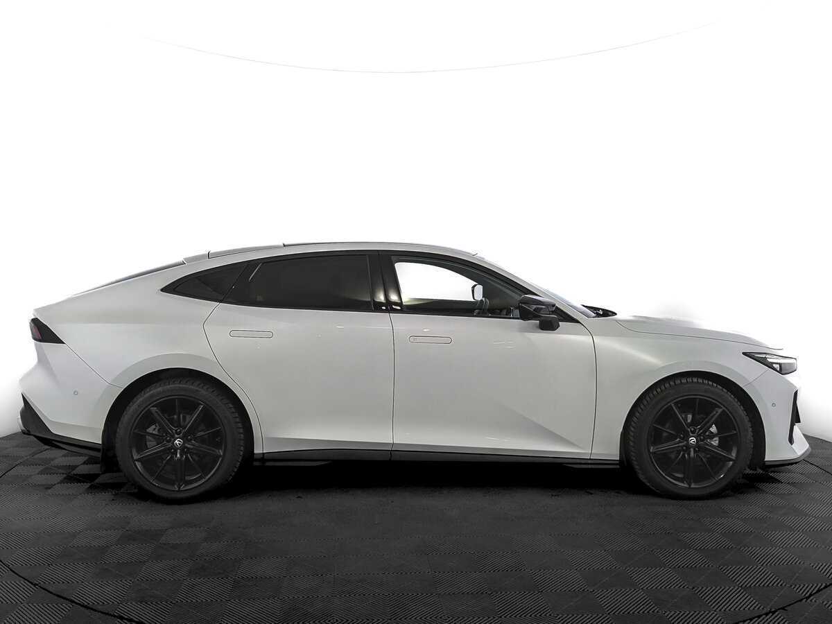 Changan UNI-V с пробегом — 2023 год. Фото: #3