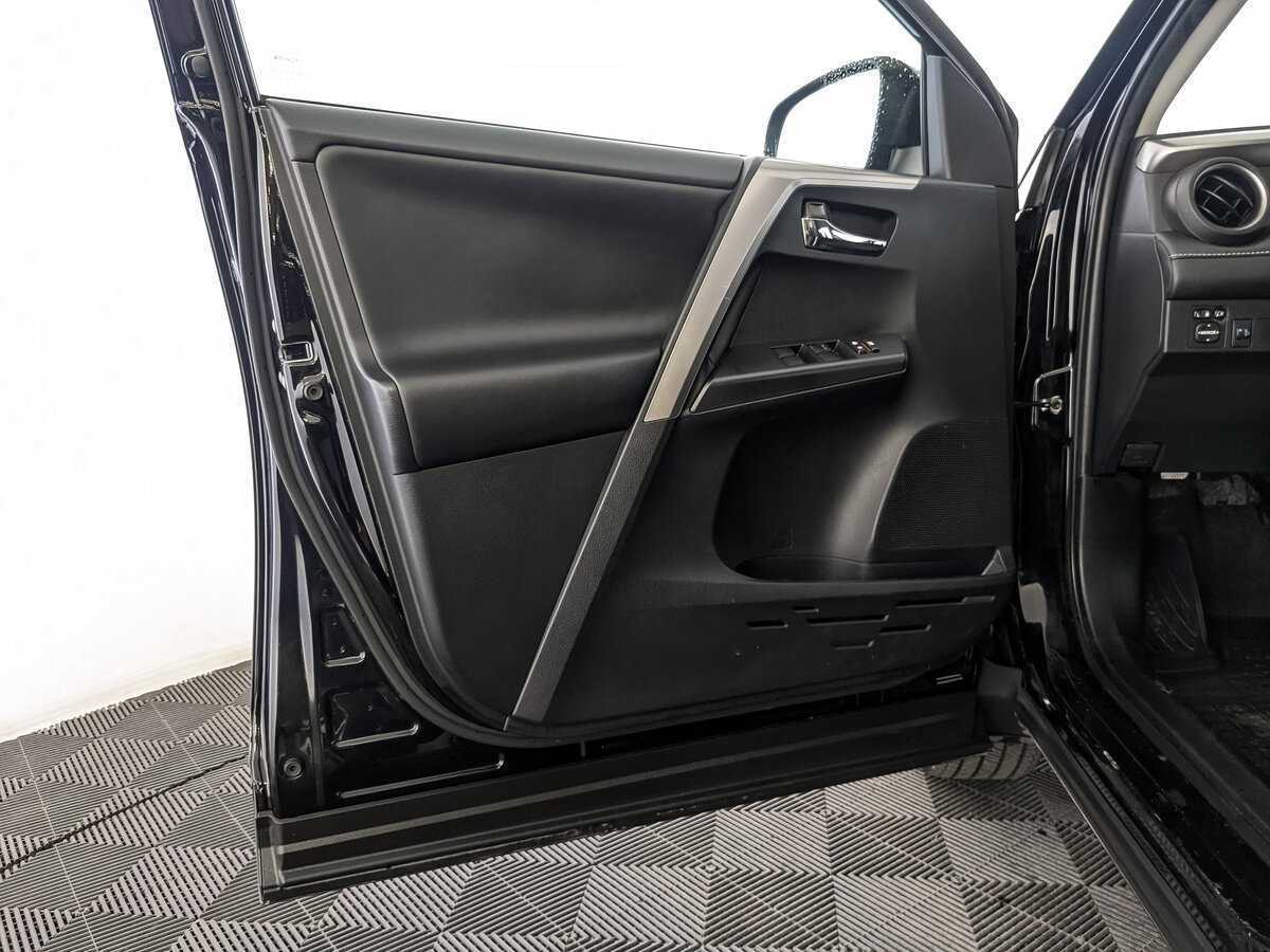 Toyota RAV4 с пробегом — 2017 год. Фото: #17