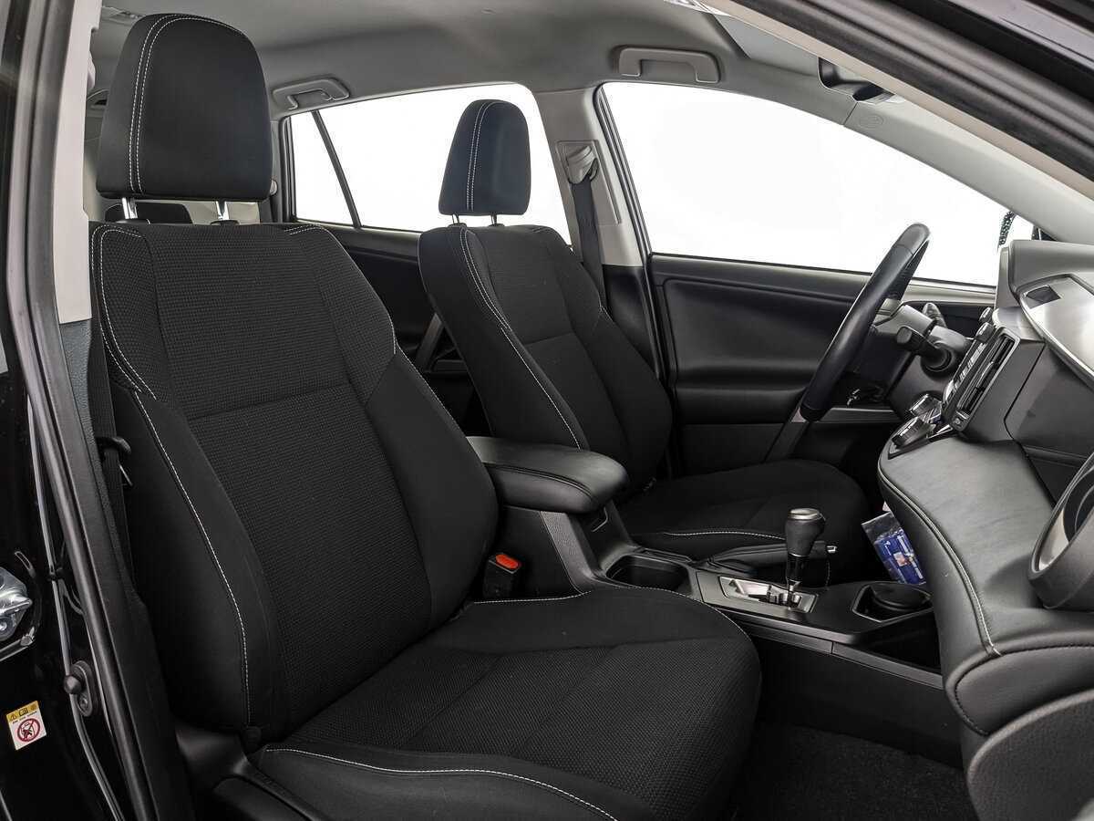 Toyota RAV4 с пробегом — 2017 год. Фото: #20
