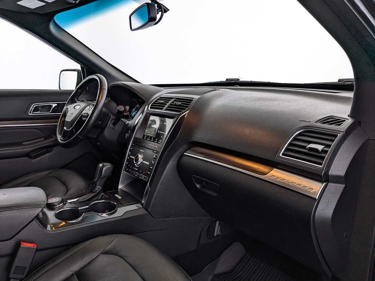 Ford Explorer с пробегом — 2018 год. Фото: #11