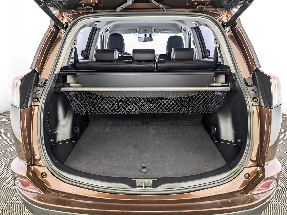 Toyota RAV4 с пробегом — 2017 год. Фото: #9