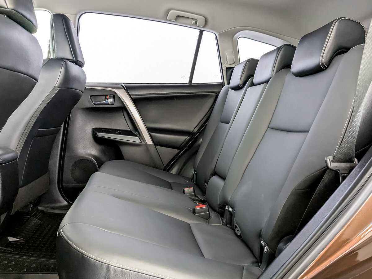 Toyota RAV4 с пробегом — 2017 год. Фото: #11