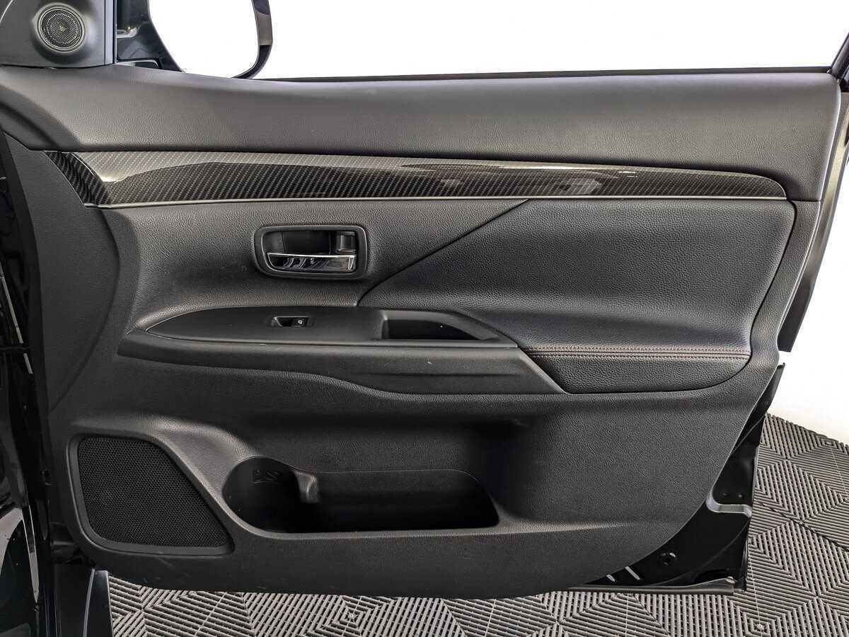 Mitsubishi Outlander с пробегом — 2021 год. Фото: #24