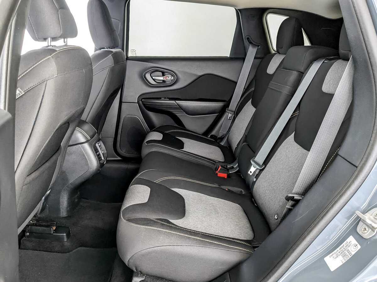 Jeep Cherokee с пробегом — 2014 год. Фото: #11