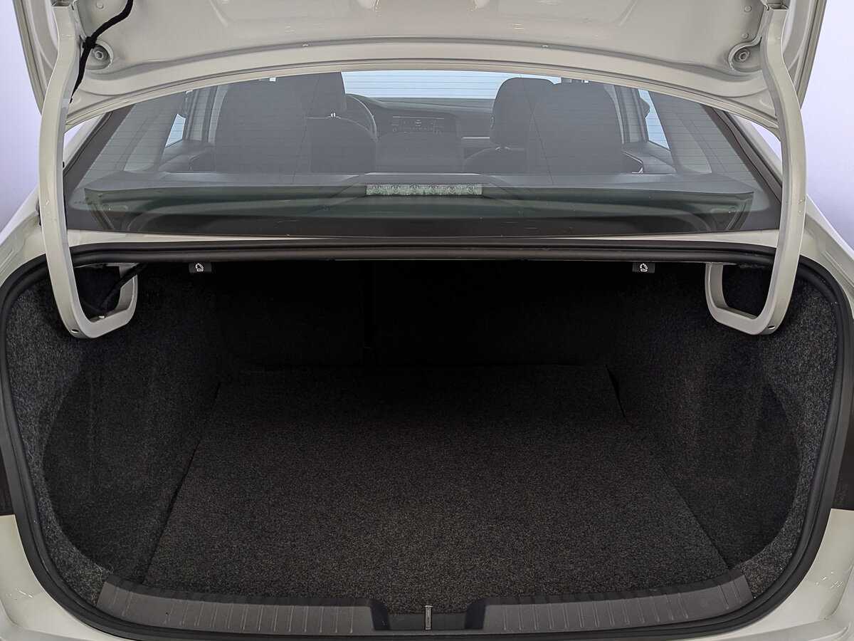 Volkswagen Jetta с пробегом — 2020 год. Фото: #9