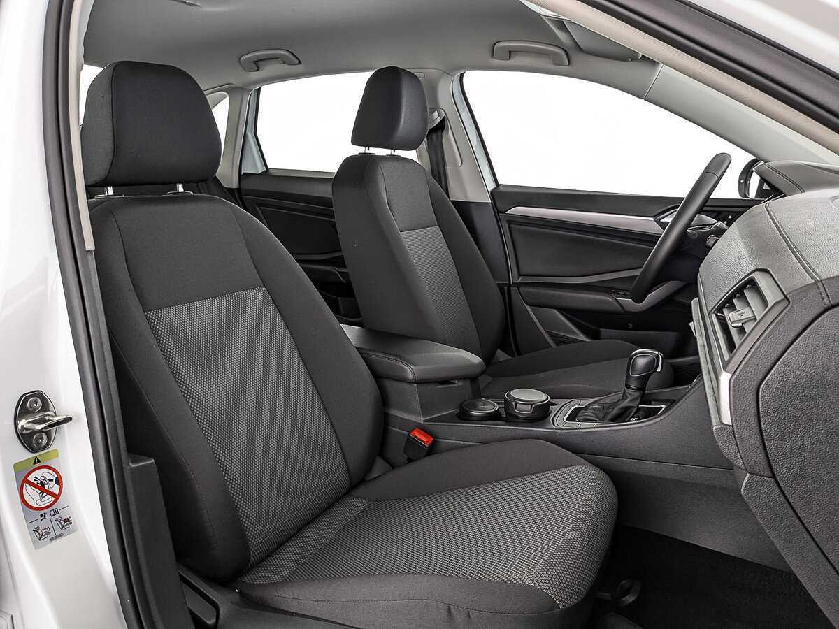 Volkswagen Jetta с пробегом — 2020 год. Фото: #21