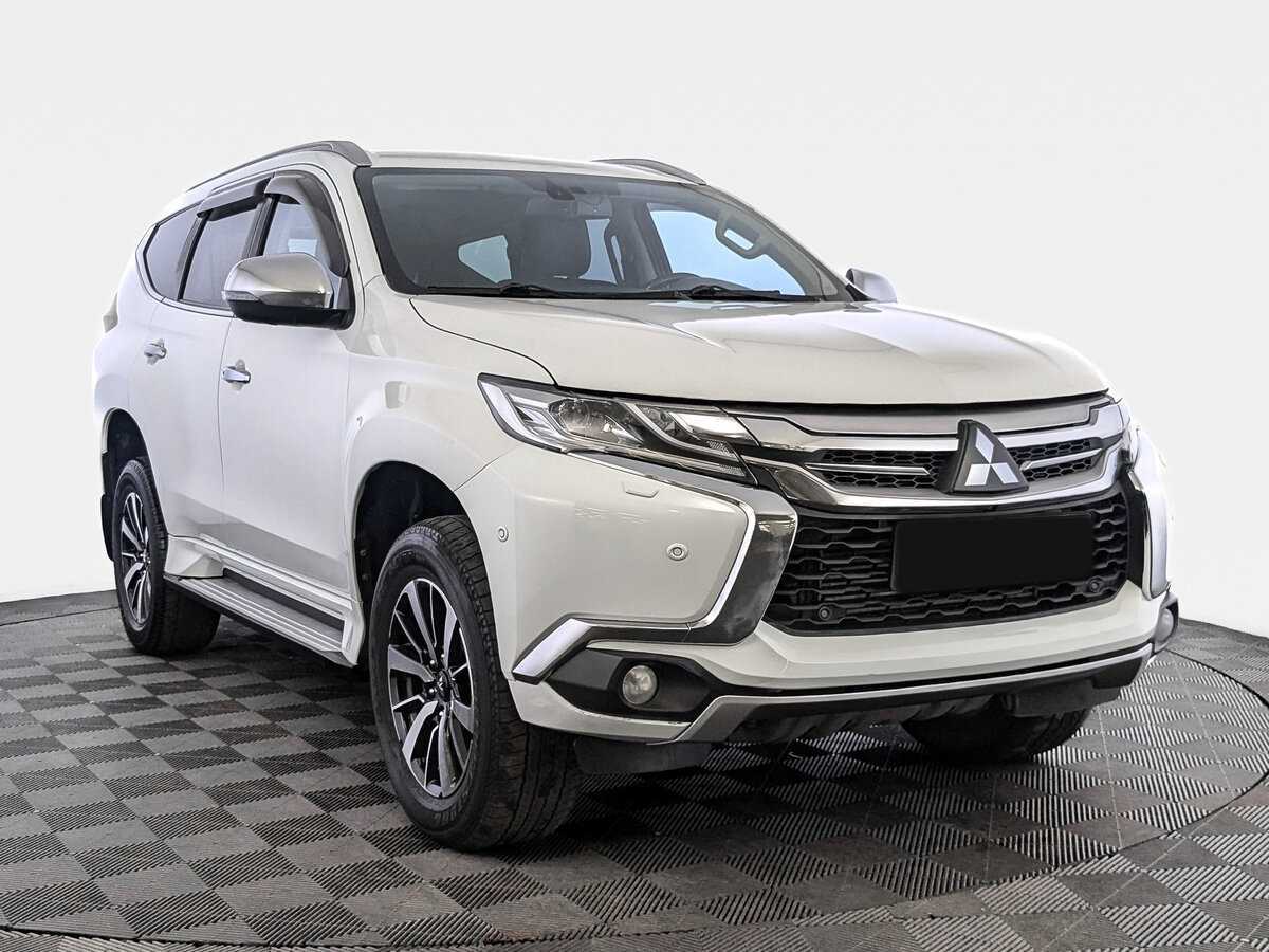 Mitsubishi Pajero Sport с пробегом — 2017 год. Фото: #2