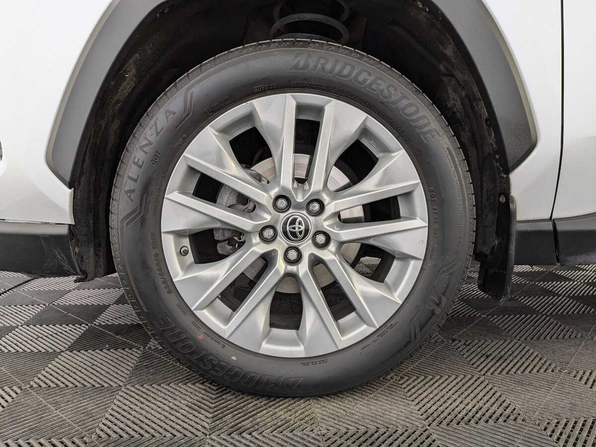 Toyota RAV4 с пробегом — 2021 год. Фото: #11