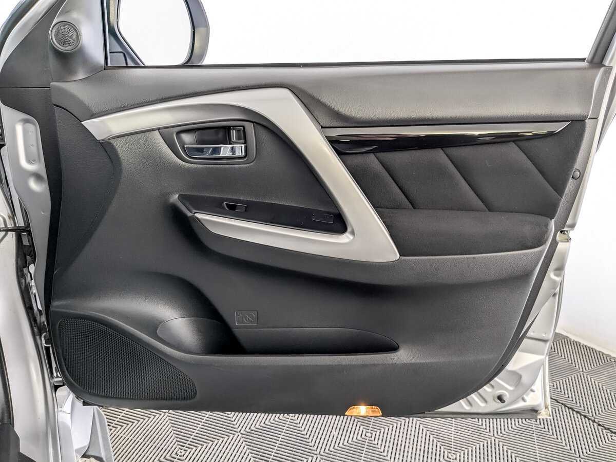 Mitsubishi Pajero Sport с пробегом — 2018 год. Фото: #23